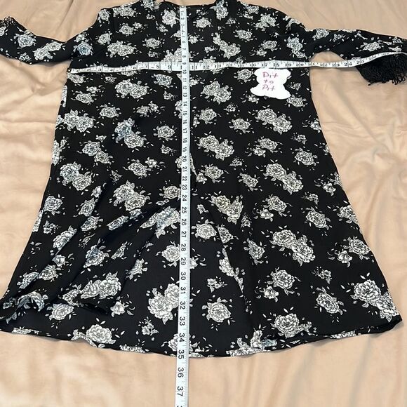 Forever 21 szS black & white flowered kimono cover up w/lace on sleeves EUC - Picture 7 of 8